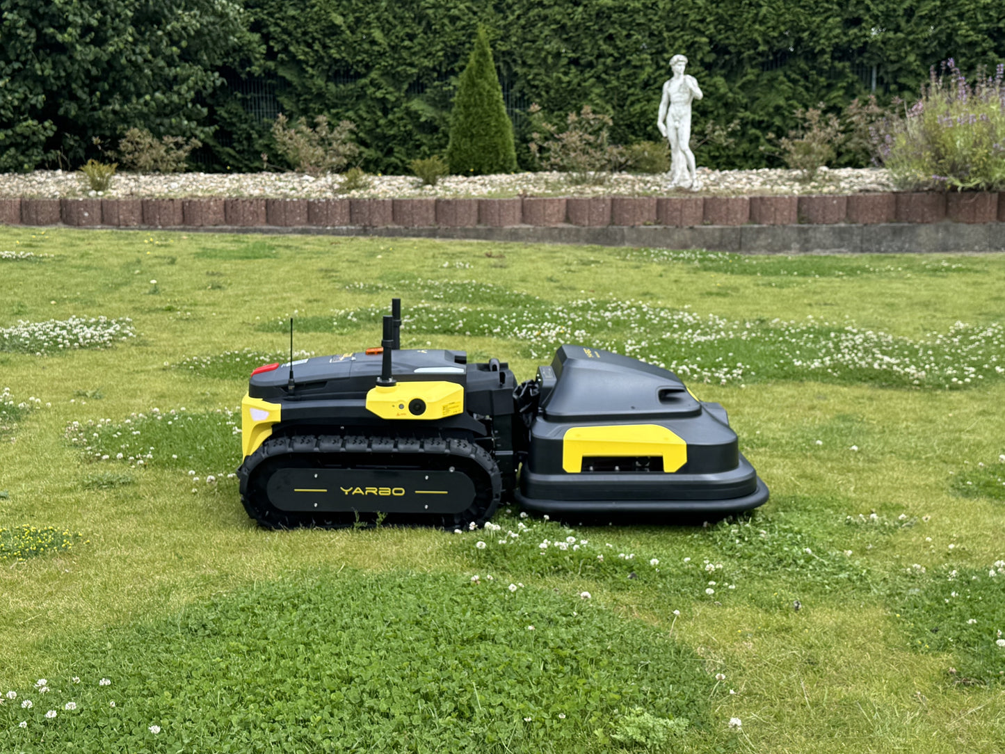 YARBO Mähroboter, Core (Steuereinheit) + Lawn Mower für 25.000 m² mit 50 cm Schnittbreite